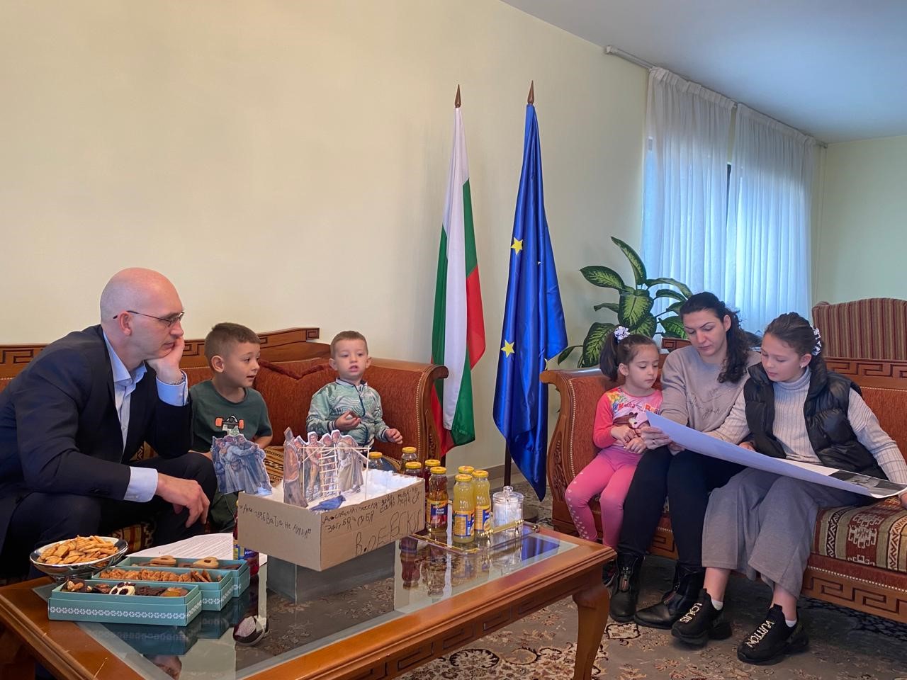 In the premises of the Bulgarian Embassy in Beirut the students of the Bulgarian Sunday Scholl “Ivan Vazov” and their teacher, Ms Elena Dyulgerova, performed an “Hour for the Apostle!”
